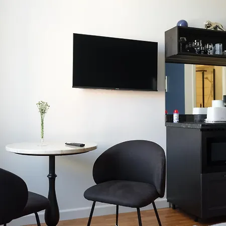 Miro Center - Quiet Chic, Self Check-in 4*