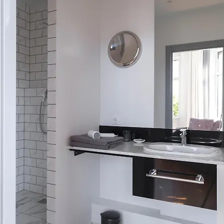 Hotel apartamentowy Miro Center - Quiet Chic, Self Check-in 4*