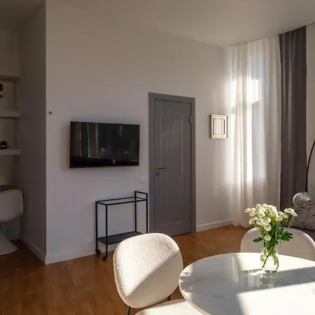 Miro Center - Quiet Chic, Self Check-in Апарт-готель Рига