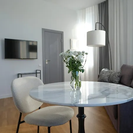 Miro Center - Quiet Chic, Self Check-in