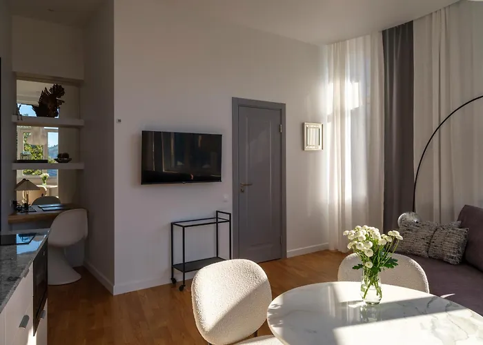 Miro Center - Quiet Chic, Self Check-in Aparthotel Riga