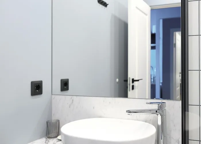 Miro Center - Quiet Chic, Self Check-in