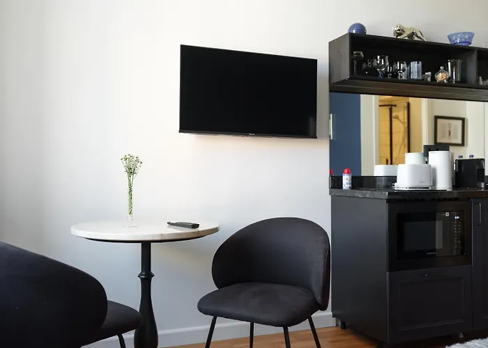 Miro Center - Quiet Chic, Self Check-in 4*