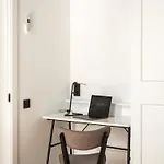 Aparthotel Miro Center - Quiet Chic, Self Check-in Riga