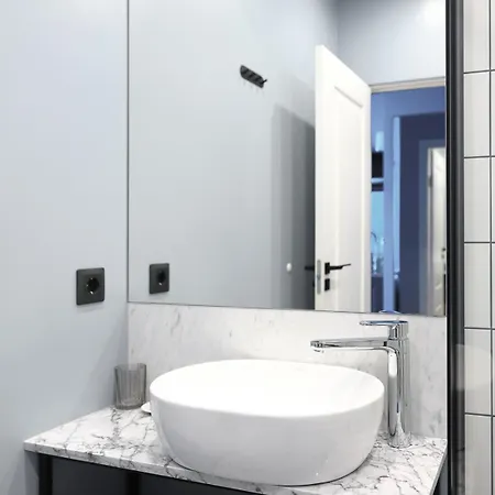 Miro Center - Quiet Chic, Self Check-in